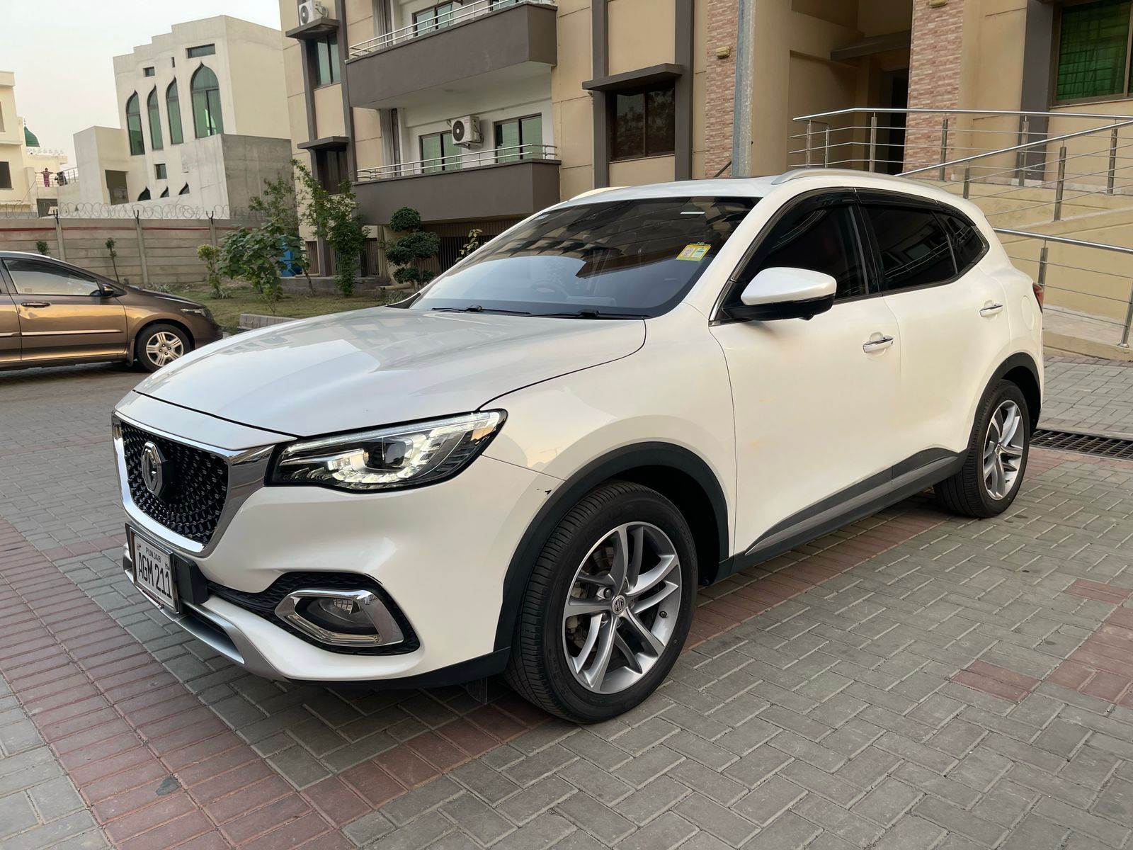 MG HS Rent a Car in Lahore