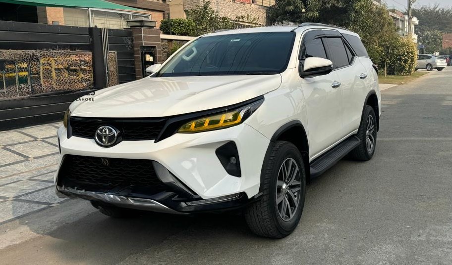 Toyota Fortuner Rent a Car in Lahore.png