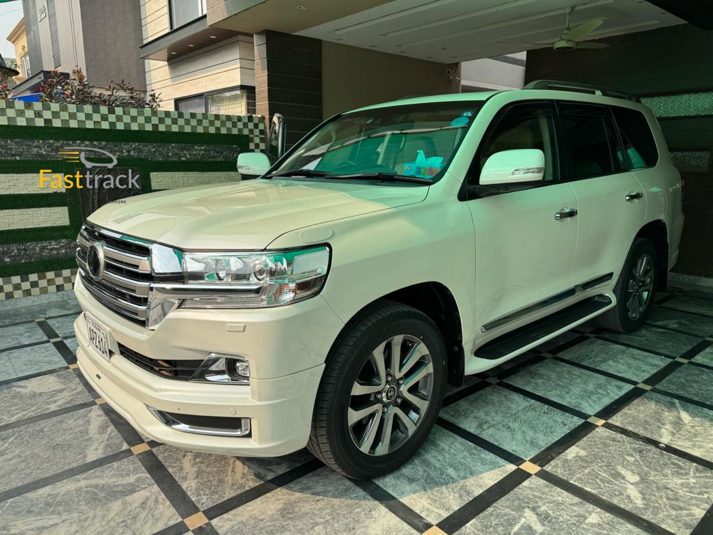 Land Cruiser V8 Renta Car Lahore