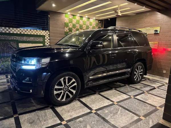Rent a Car in Lahore Land Cruiser V8