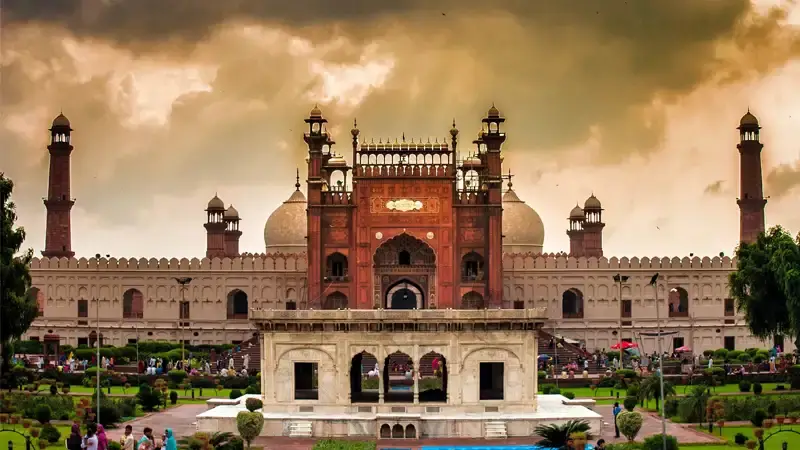 Rent a Car for badshahi mosque