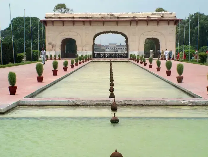Rent a car for Shalimar Garden Lahore Pakistan
