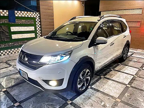 Rent a car in Lahore Honda BRV L